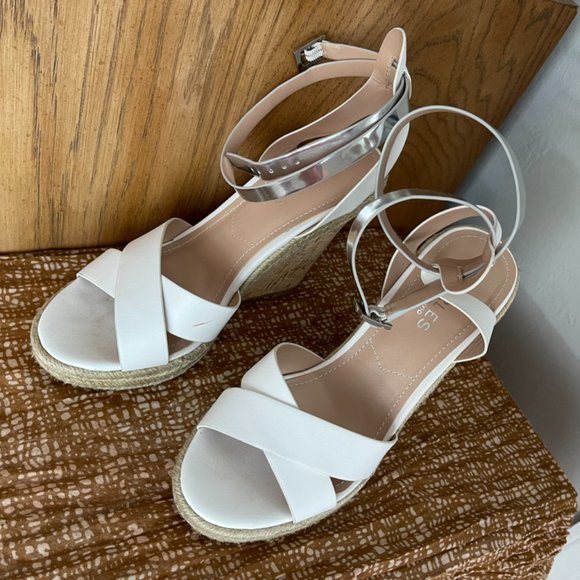 Charles David White & Silver Wedges, Size 8 w/ box - Picture 5 of 5